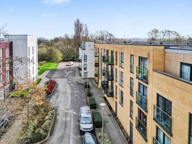 Flat for sale in Enfield Lock, Greater London