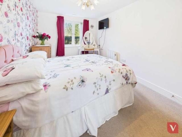 Flat for sale in Luton, Stopsley