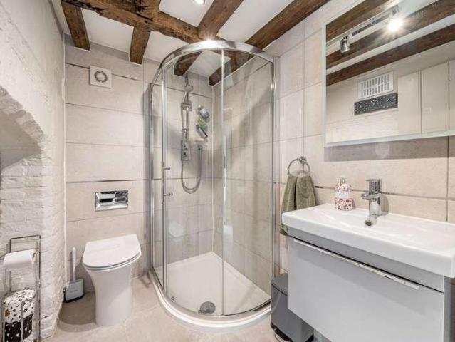 Flat for sale in Catteshall, Fole