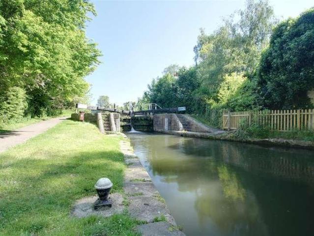 Flat for sale in Batchworth, Hertfordshire