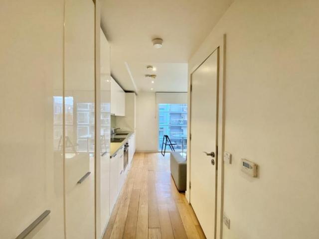 Flat for sale in Hayes, Greater London