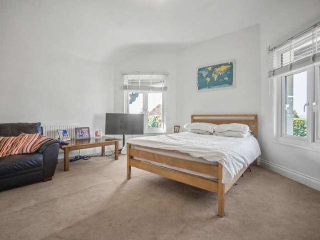 Flat for sale in Ringlestone, Midway