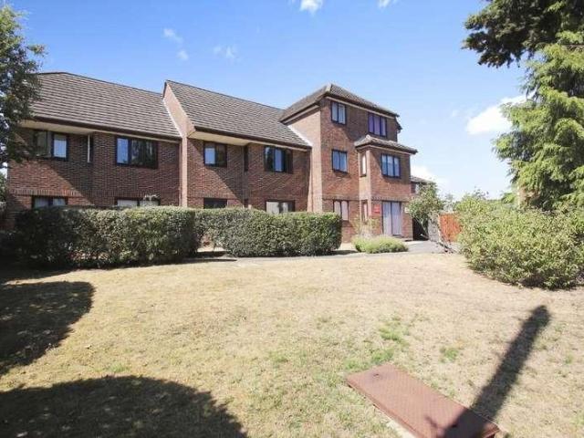 Flat for sale in Fair Oak and Horton Heath, Helford