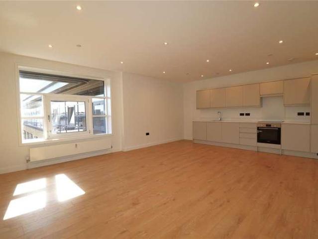 Flat for sale in Horsell, Woking