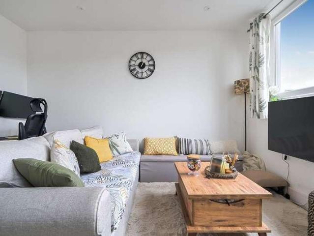 Flat for sale in Daws Hill, Cressex