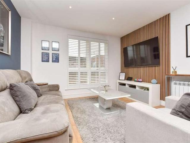 Flat for sale in Pachesham Park, Surrey