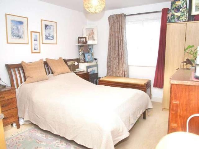 Flat for sale in Charlton, Greater London