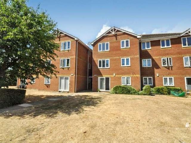 Flat for sale in Essex