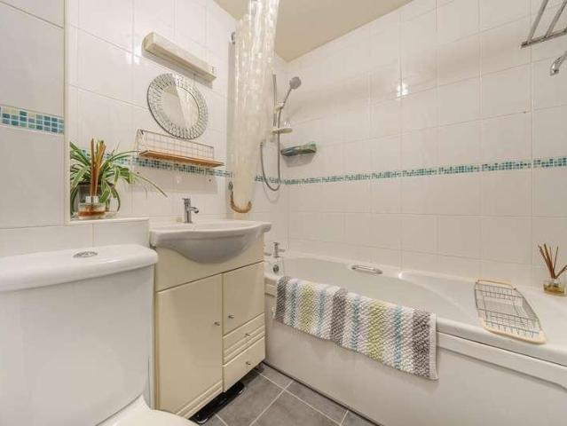 Flat for sale in Priors Park, Tewkesbury