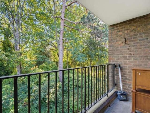 Flat for sale in London Borough of Ealing, Greater London