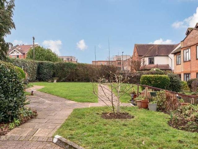 Flat for sale in Wallington, Greater London