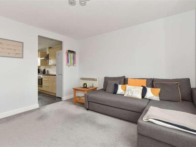 Flat for sale in Horsham, West Sussex