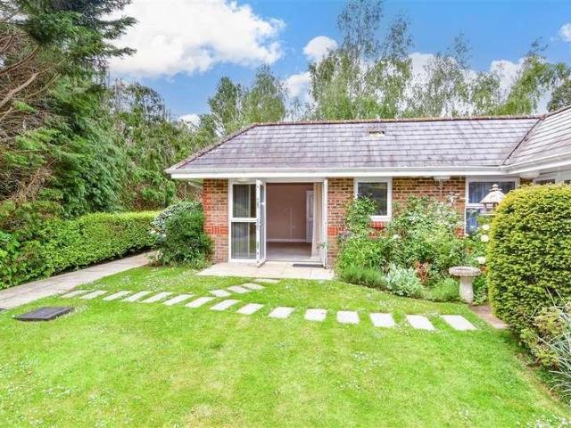 Flat for sale in Barnham and Eastergate, Clapham