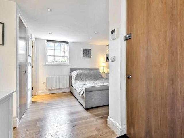 Flat for sale in Lower Green Esher, Blackhills