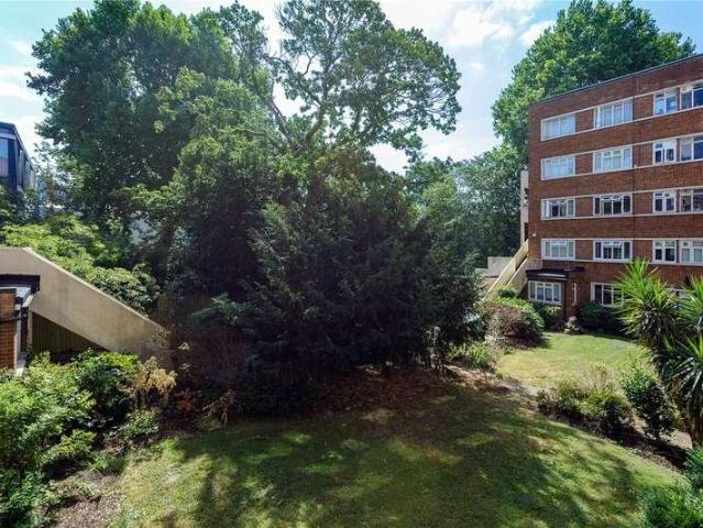 Flat for sale in Putney, Greater London