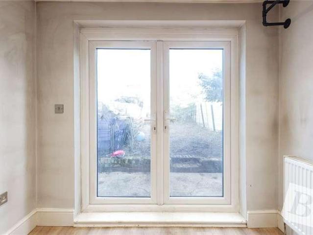 Flat for sale in Little Heath, Goodmayes