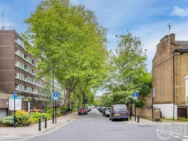 Flat for sale in South Hackney, Greater London