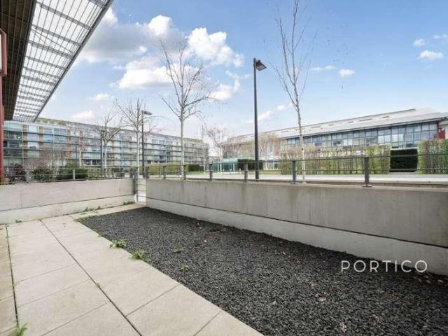 Flat for sale in Finsbury Park, Greater London