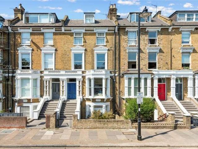 Flat for sale in Highbury, Greater London