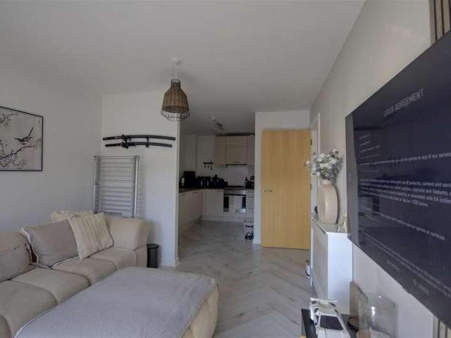 Flat for sale in The Butts, Kent