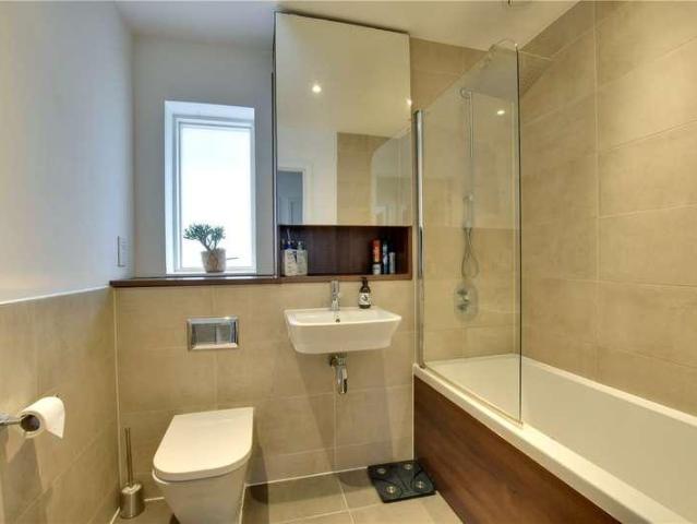 Flat for sale in East Greenwich, Greater London