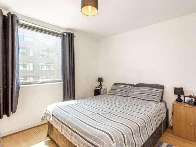 Flat for sale in Stratford Marsh, Greater London