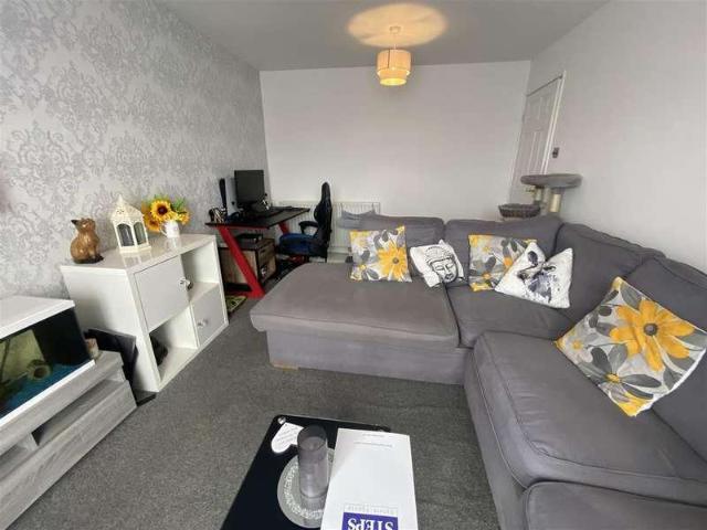 Flat for sale in Dagenham, Greater London