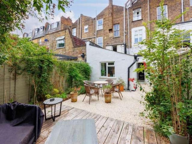 Flat for sale in Gospel Oak, Greater London
