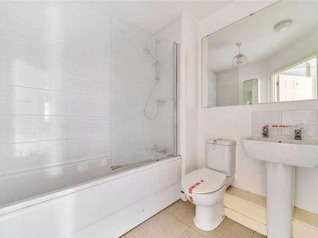 Flat for sale in Epsom, Epsom and Ewell