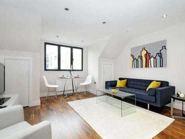 Flat for sale in Golders Green, Greater London