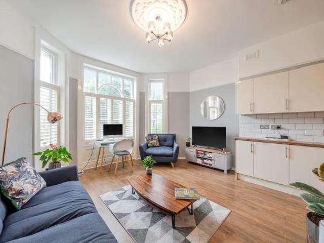 Flat for sale in Belsize Park, Greater London