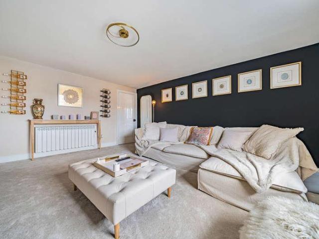 Flat for sale in Chedburgh, Suffolk