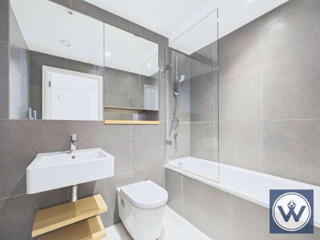 Flat for sale in Hayes, Greater London