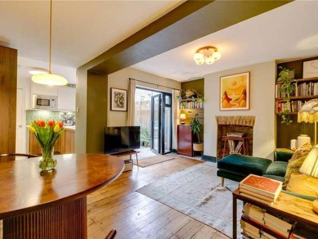 Flat for sale in London Borough of Hammersmith and Fulham, Greater London