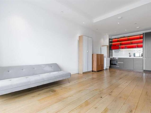 Flat for sale in London City Island, Blackwall