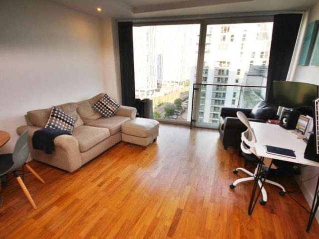 Flat for sale in MediaCityUK, Salford