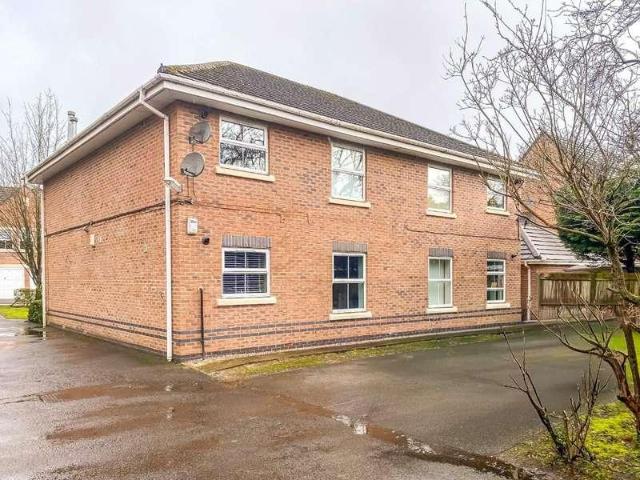 Flat for sale in Parklands, Cheadle Hulme