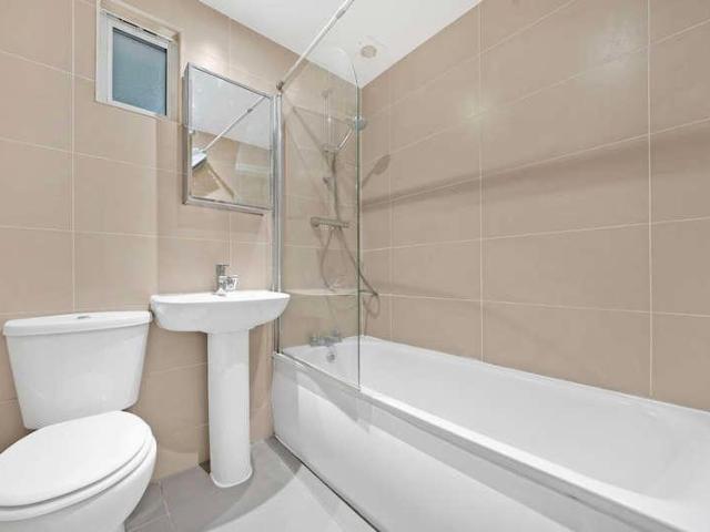 Flat for sale in Harringay, Greater London