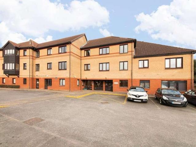 Flat for sale in Ladygrove, Berrick Salome