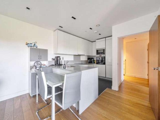 Flat for sale in London Borough of Ealing, Greater London