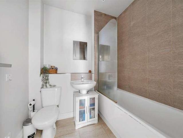 Flat for sale in Portland, Castletown