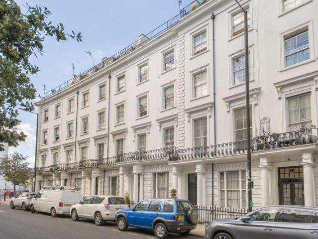 Flat for sale in Westbourne Green, Greater London