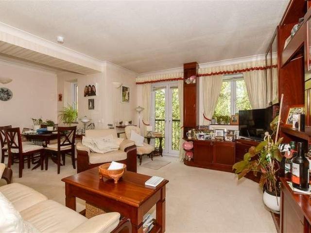 Flat for sale in Uckfield, Wealden
