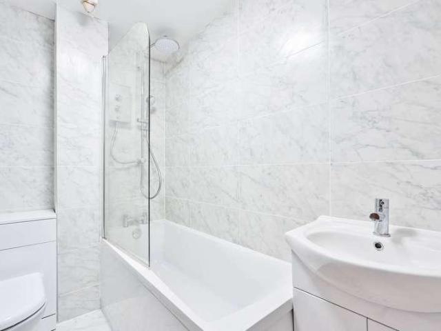Flat for sale in Westborough