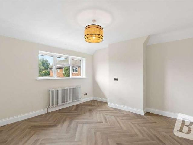 Flat for sale in Vange, Essex