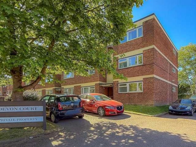 Flat for sale in St Albans, Five Acres