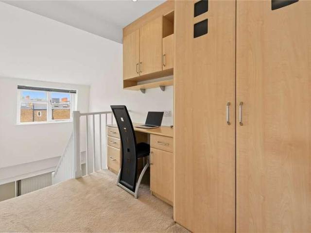 Flat for sale in Barnsbury, Greater London