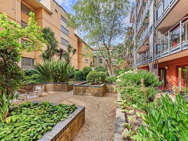 Flat for sale in Westminster, Greater London