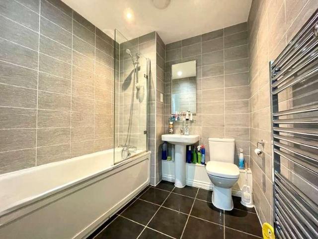 Flat for sale in Milton Keynes