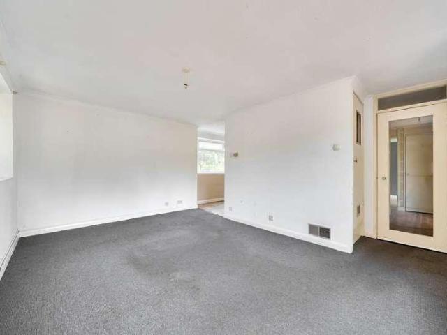 Flat for sale in Broadwater Down, Sandown Park